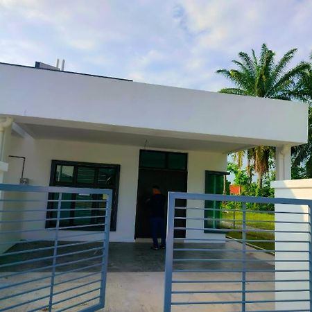 Aiman'S Rose Homestay Teluk Panglima Garang المظهر الخارجي الصورة