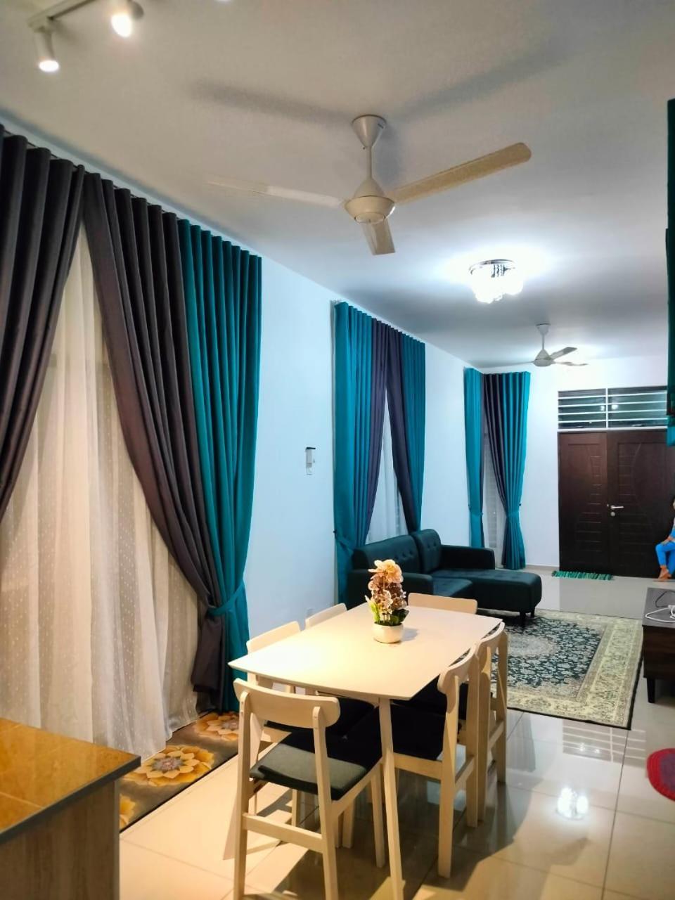 Aiman'S Rose Homestay Teluk Panglima Garang المظهر الخارجي الصورة