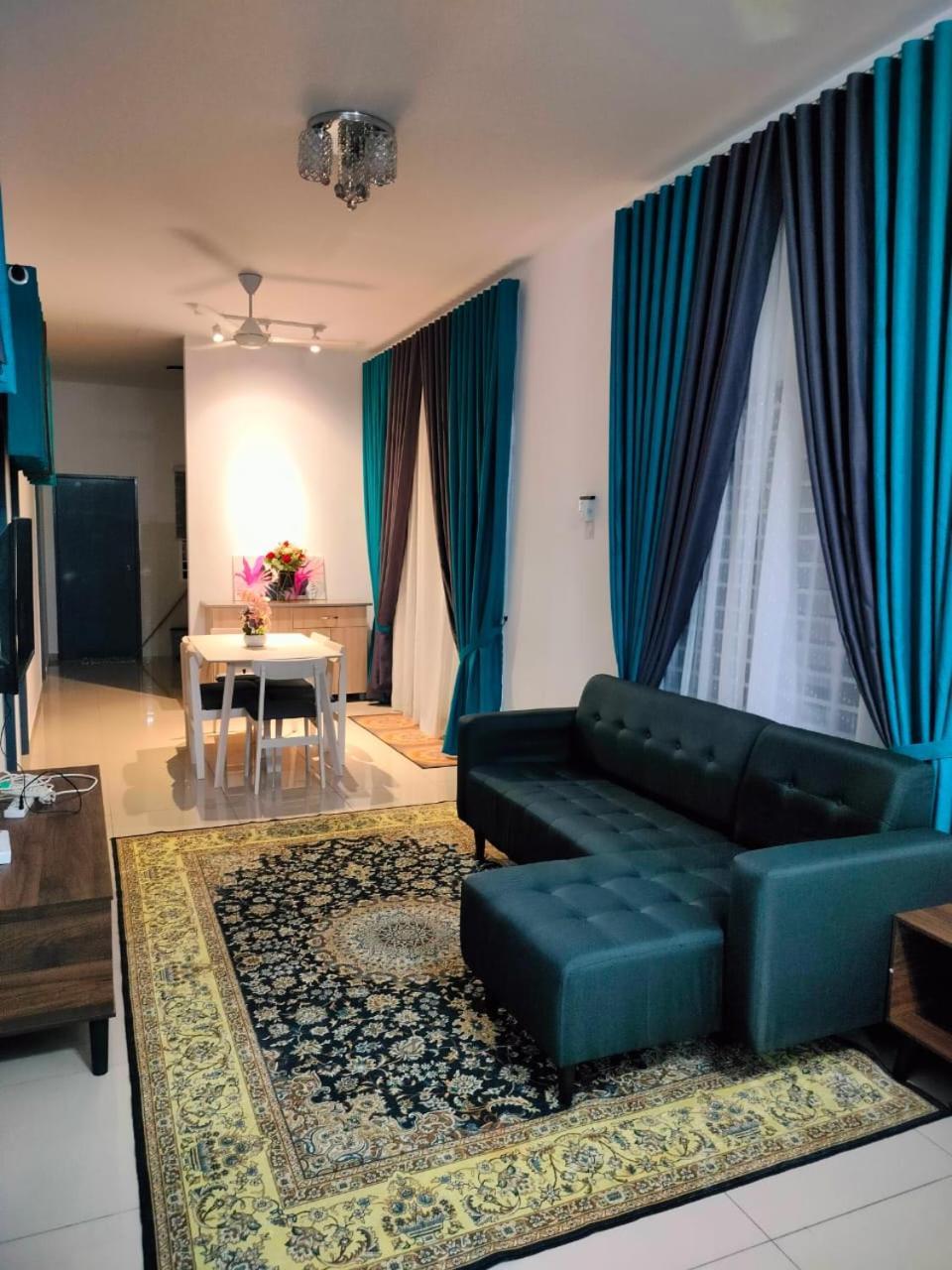 Aiman'S Rose Homestay Teluk Panglima Garang المظهر الخارجي الصورة
